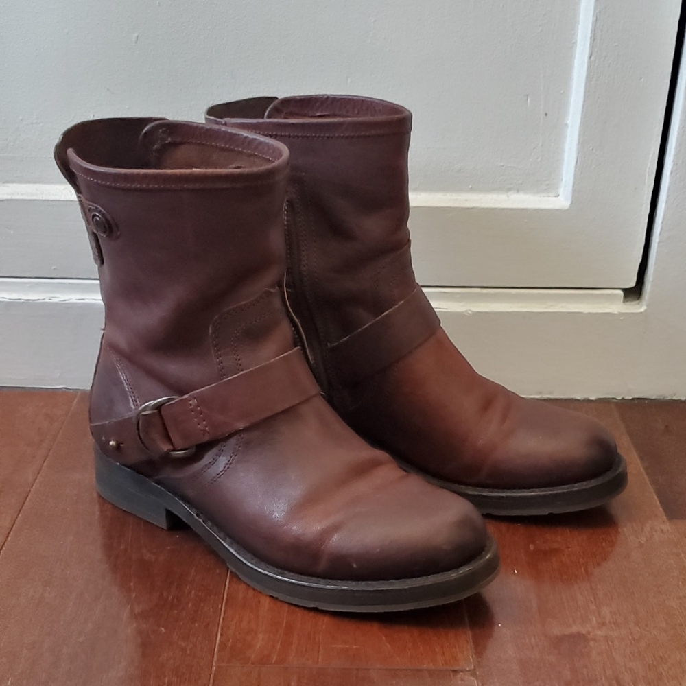 OluKai leather dark brown boots size 6